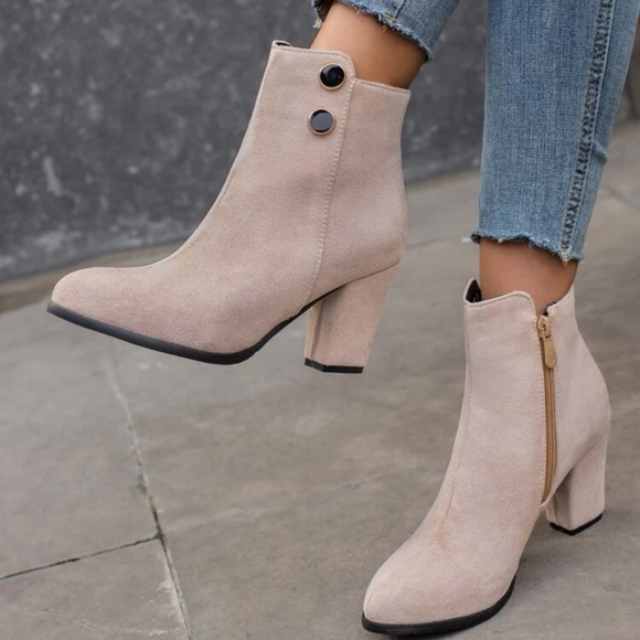 NWT Button Decor Side Zip Chunky Heeled Suedette Classic Boots - Picture 3 of 3